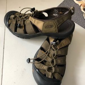 Keen 11.5 or 45 olive green gr8 condition